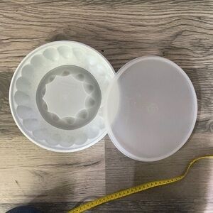 Tupperware  1201-3 gray‎ jello mold with lid